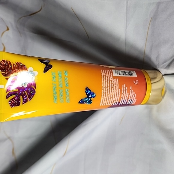 Victoria's Secret Tropic Heat Body Lotion - Picture 6 of 8